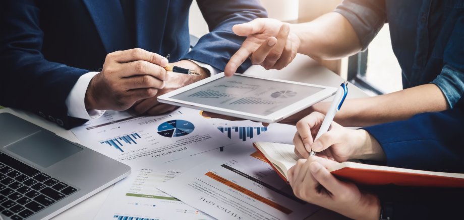 Business Finance, accounting, contract, advisor investment consulting marketing plan for the company with using tablet and computer technology in analysis.